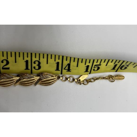 Vintage Monet Gold Tone Etche Leaf Chain Choker Necklace - Picture 9 of 10